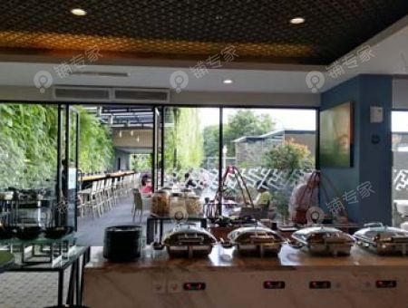 开在二楼生意火爆，这家餐厅做对了什么？