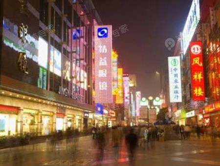 开餐馆，怎样做广告招牌比较合适？